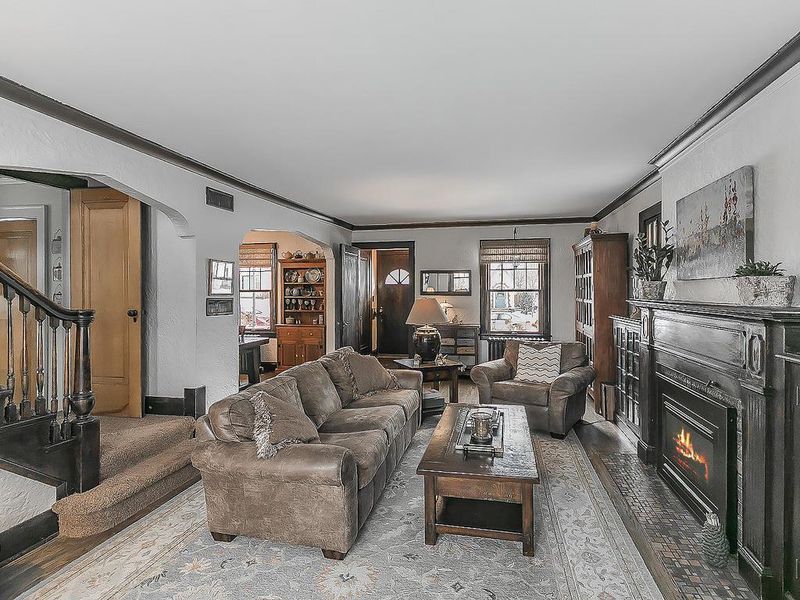 357 Brimhall St, Saint Paul, MN 55105