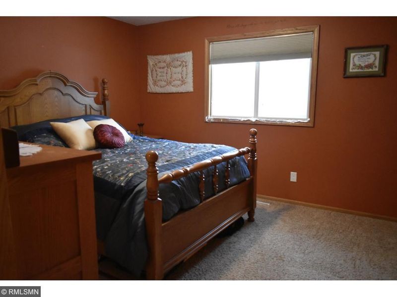 881 Pearl View Dr, Sauk Rapids, MN 56379