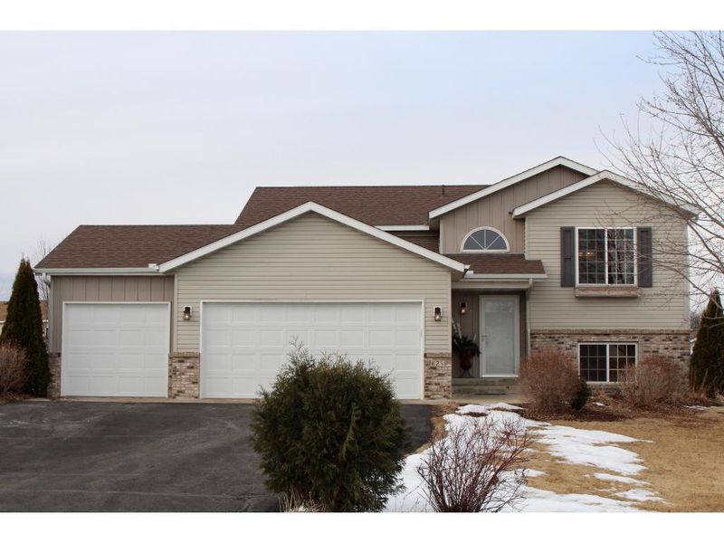 629 Gumtree Ct NE, Saint Joseph, MN 56374