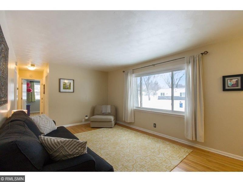 2103 Garnet Ln, Eagan, MN 55122