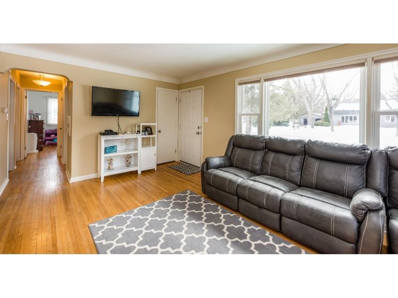 2245 Floral Dr, White Bear Lake, MN 55110