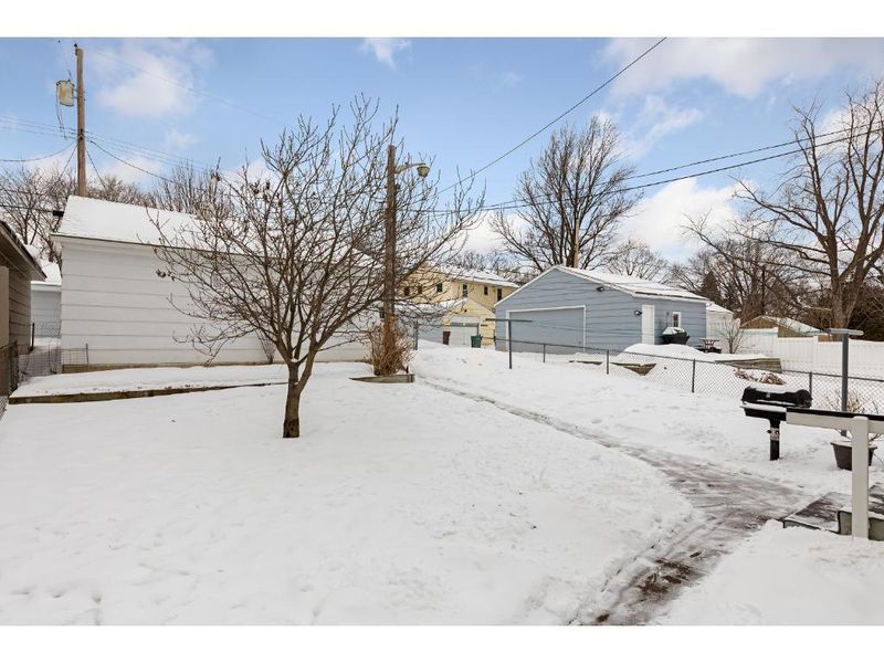 2659 Meridian Dr, Robbinsdale, MN 55422