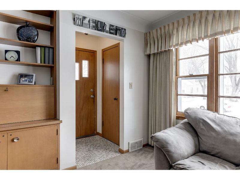 2659 Meridian Dr, Robbinsdale, MN 55422