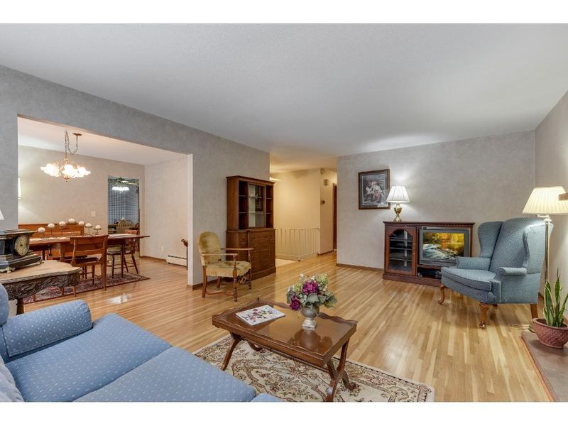 1500 Raleigh Dr, Burnsville, MN 55337