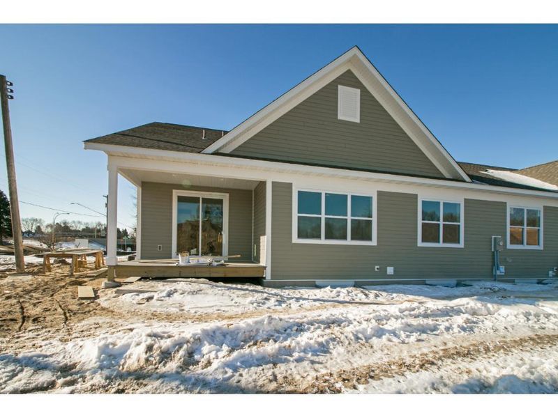 635 Cope Ave W, Roseville, MN 55113