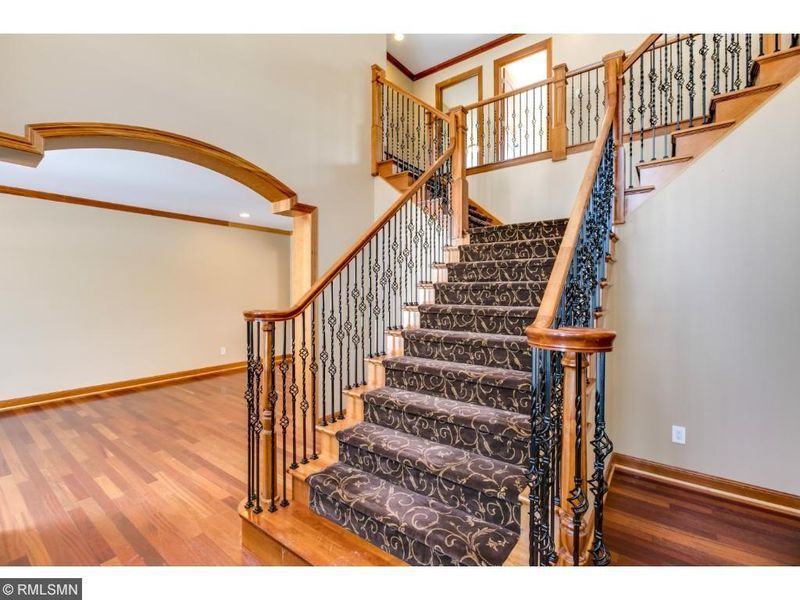 22 Kingsview Ln N, Plymouth, MN 55447