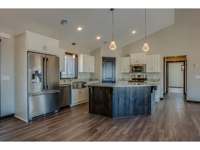 1207 Aspen Ln, Saint Cloud, MN 56303