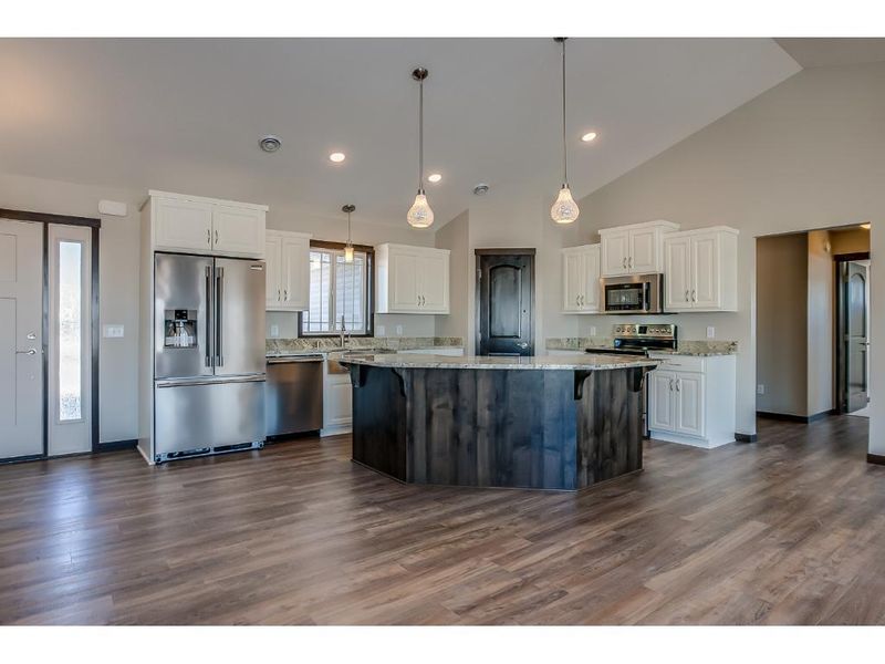 1207 Aspen Ln, Saint Cloud, MN 56303