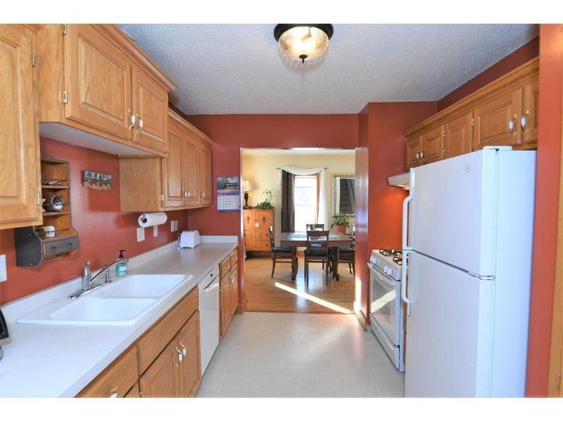 628 Birch St S, Cambridge, MN 55008