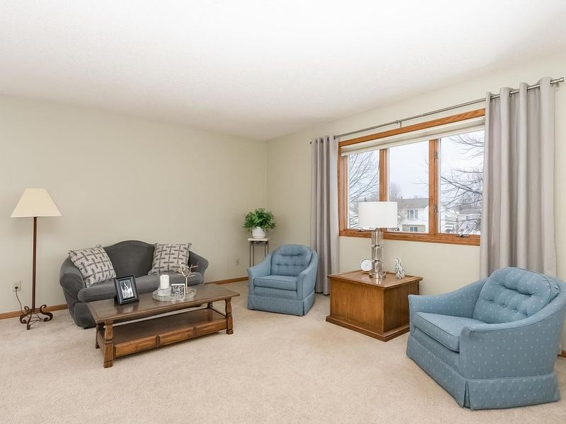 9143 Oakview Ln N, Maple Grove, MN 55369