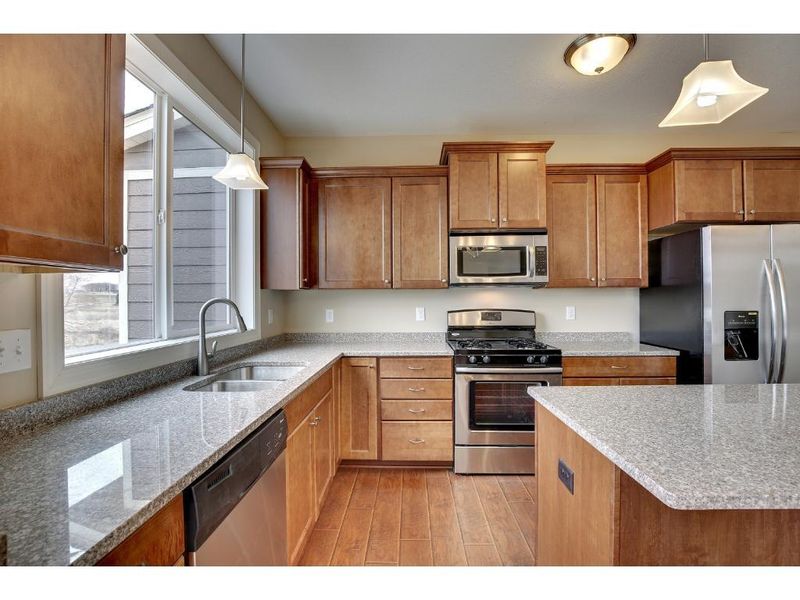 619 Hideaway Ln, Woodbury, MN 55129