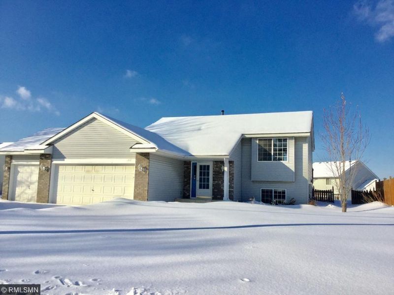 2317 Londin Ln E, Maplewood, MN 55119