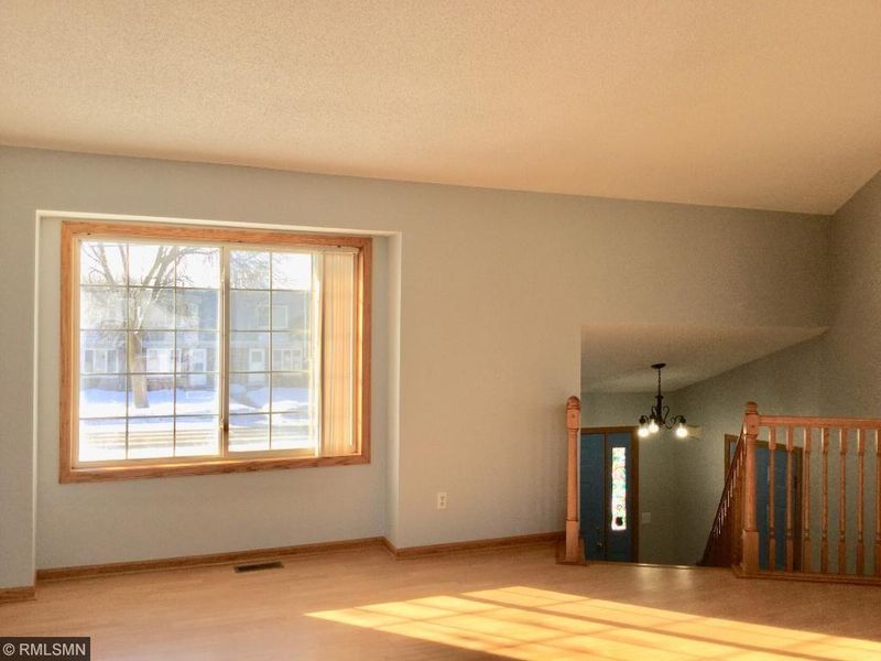 2317 Londin Ln E, Maplewood, MN 55119