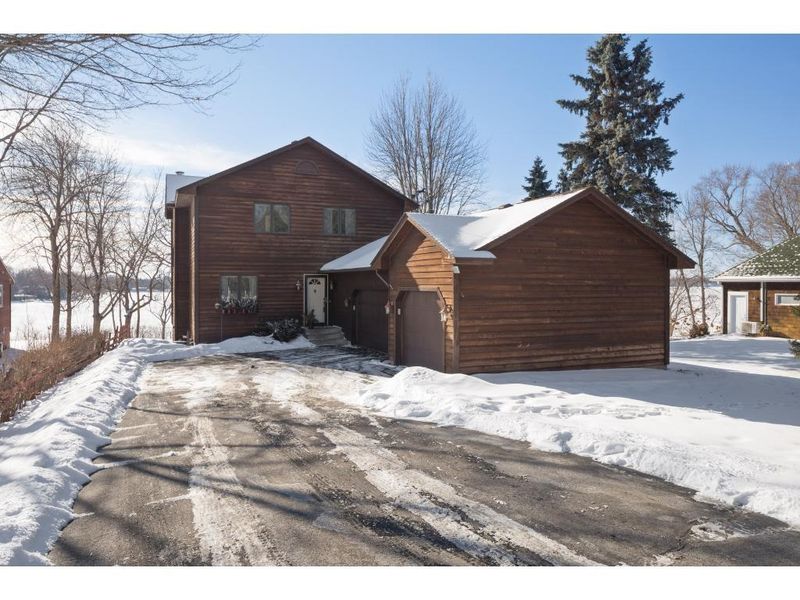 5185 Shady Island Rd, Mound, MN 55364