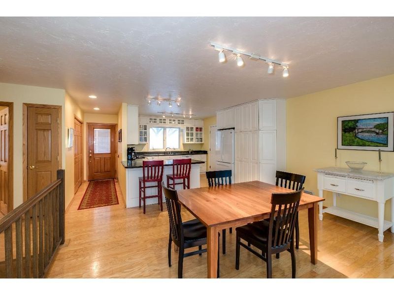 13612 Oakland Dr, Burnsville, MN 55337