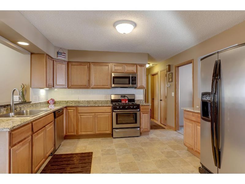 2332 13th Ave E, North Saint Paul, MN 55109
