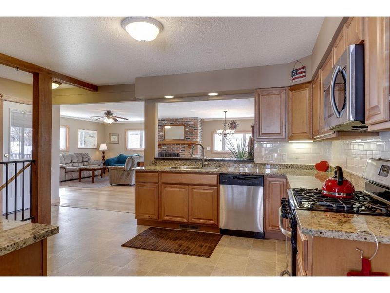 2332 13th Ave E, North Saint Paul, MN 55109