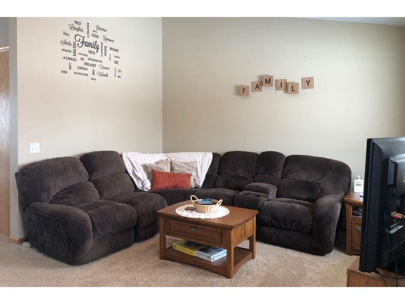 619 Union Ct, Cannon Falls, MN 55009