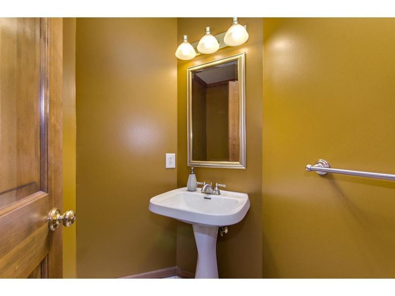 220 Wexford Heights Dr, New Brighton, MN 55112