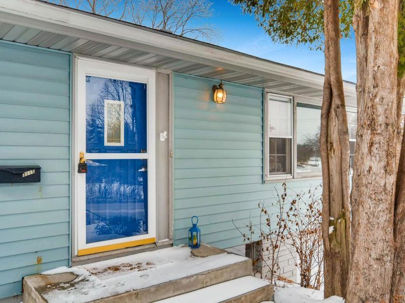 3115 Golden Valley Rd, Golden Valley, MN 55422
