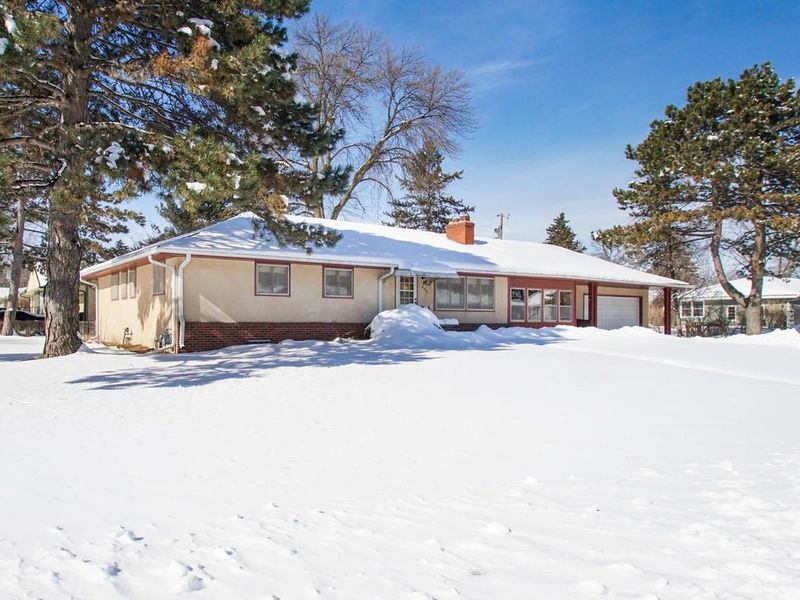 6001 Ewing Ave N, Brooklyn Center, MN 55429
