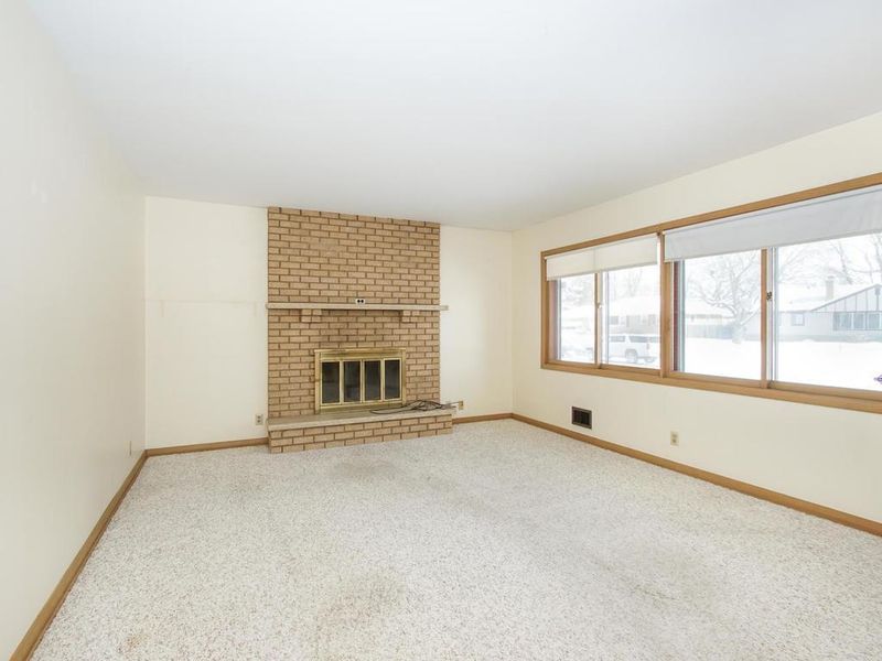 6001 Ewing Ave N, Brooklyn Center, MN 55429