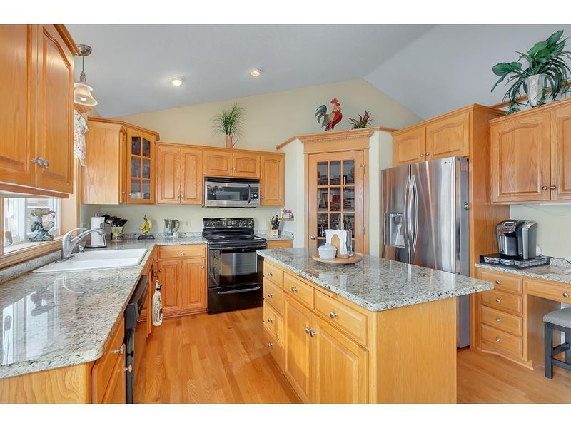 5790 Glenview Ln, Saint Cloud, MN 56303
