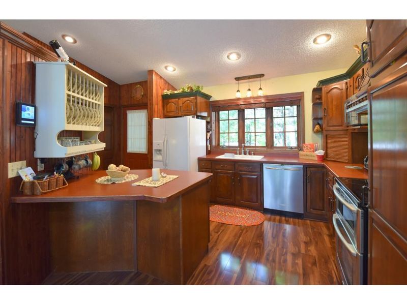 31692 Lakeview Dr, Cushing, MN 56443