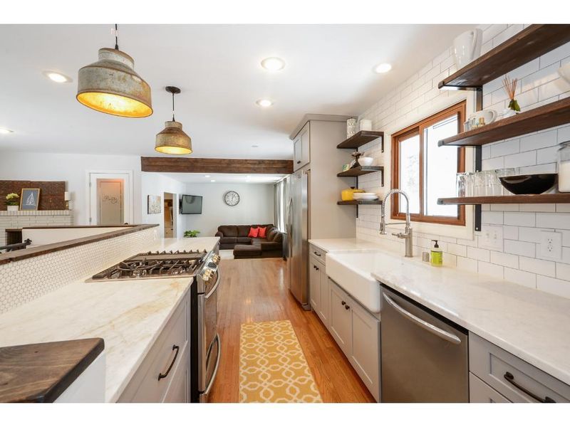 18300 Kathleene Dr, Minnetonka, MN 55345