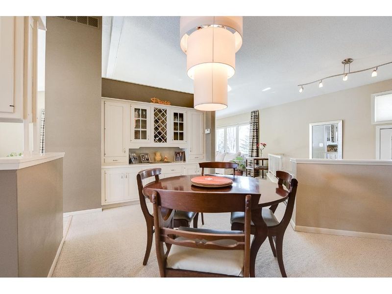 1900 Twin Circle Dr, Mendota Heights, MN 55118
