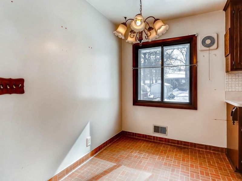 3807 Burquest Ln, Brooklyn Center, MN 55429