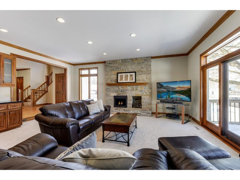 9415 Olympia Dr, Eden Prairie, MN 55347