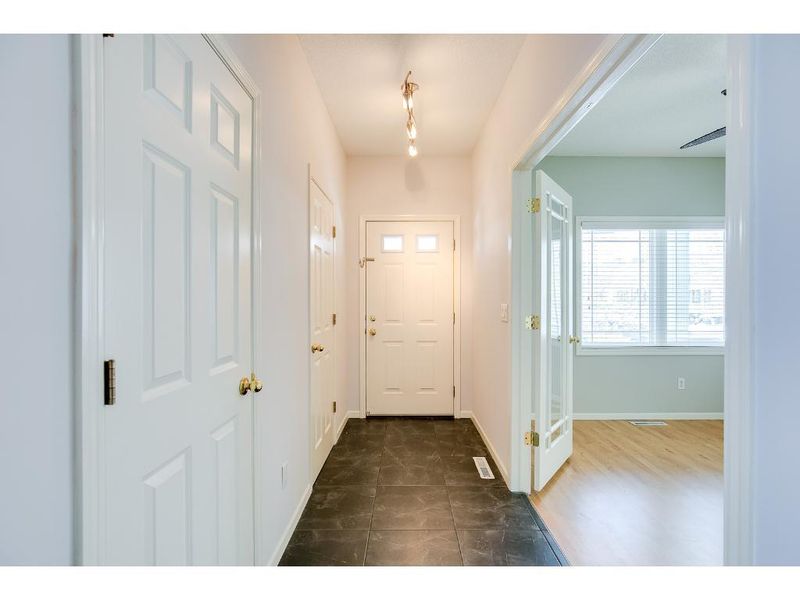 9768 Cupola Ln, Eden Prairie, MN 55347