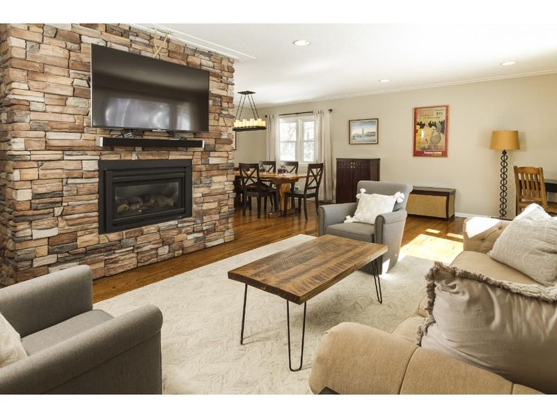 5324 W 60th St, Edina, MN 55436