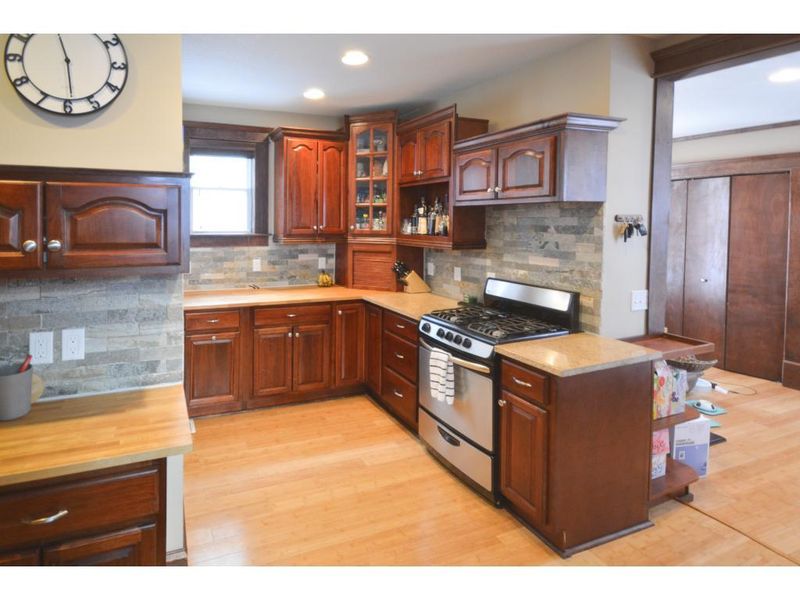 2412 Portland Ave, Minneapolis, MN 55404
