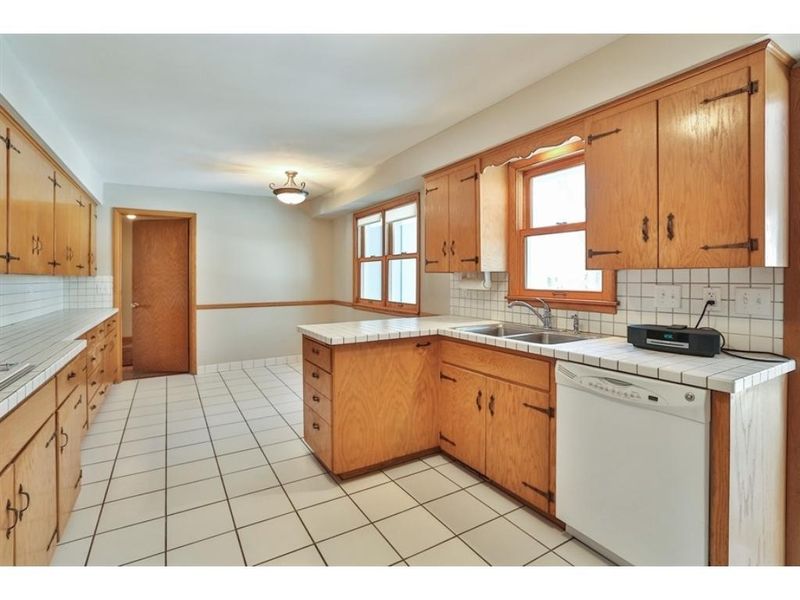 7328 West Shore Dr, Edina, MN 55435