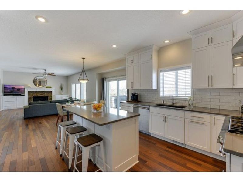 2916 Eagle Valley Dr, Woodbury, MN 55129