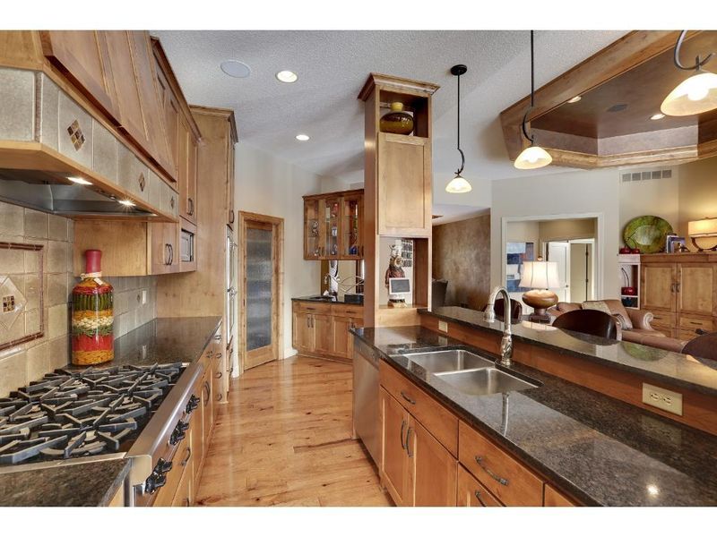 18331 Kylie Ct, Minnetonka, MN 55345