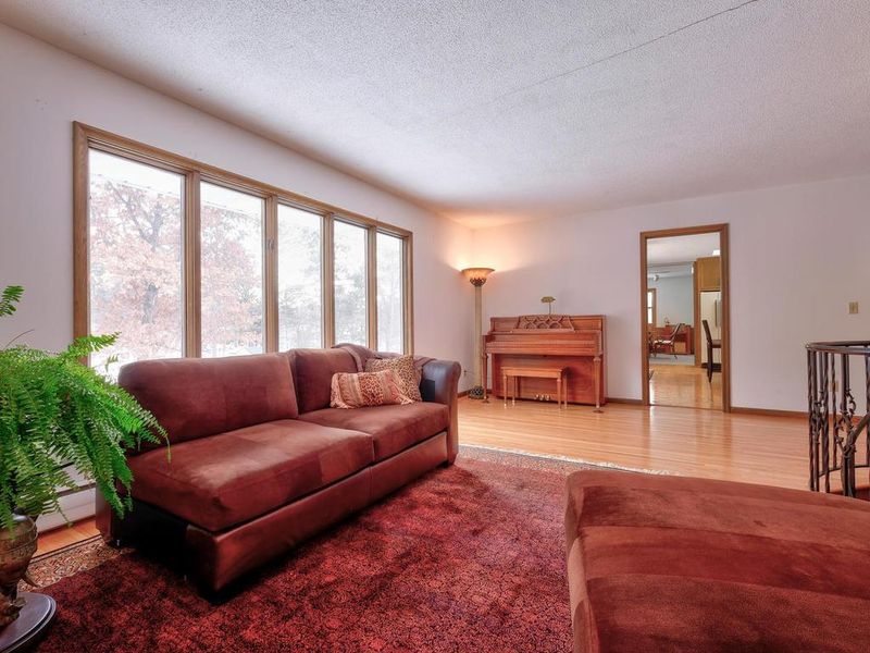 1319 E 94th St, Minneapolis, MN 55425