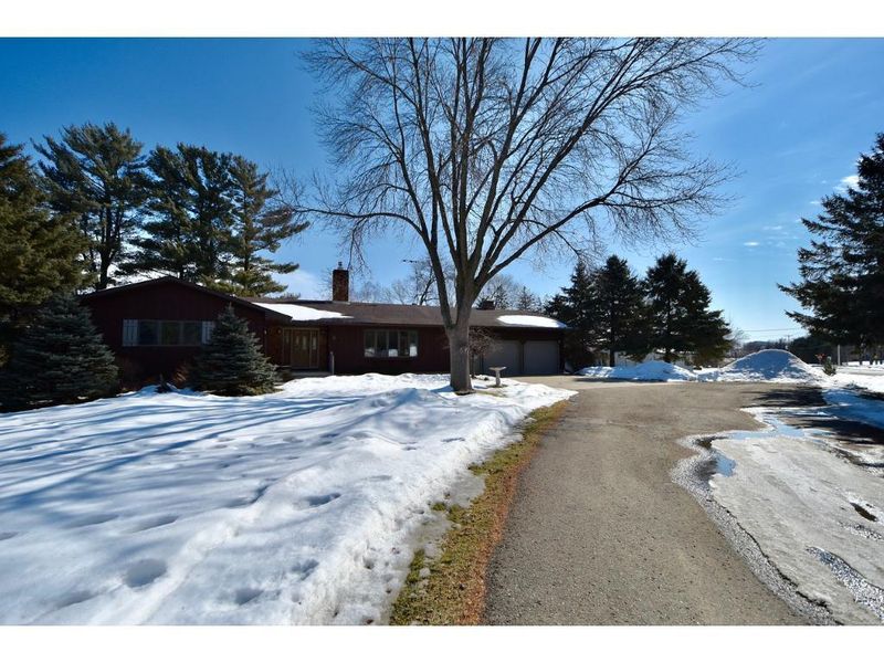 925 Jefferson Dr, Zumbrota, MN 55992