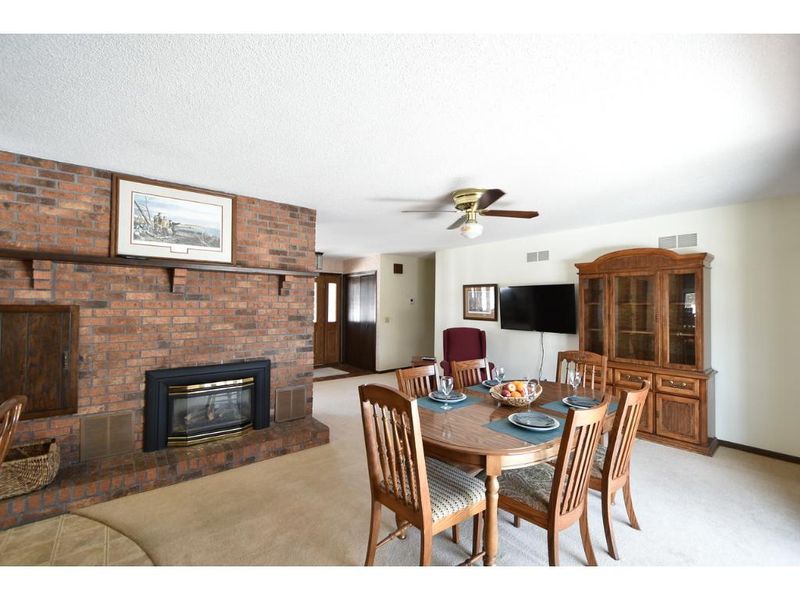 925 Jefferson Dr, Zumbrota, MN 55992