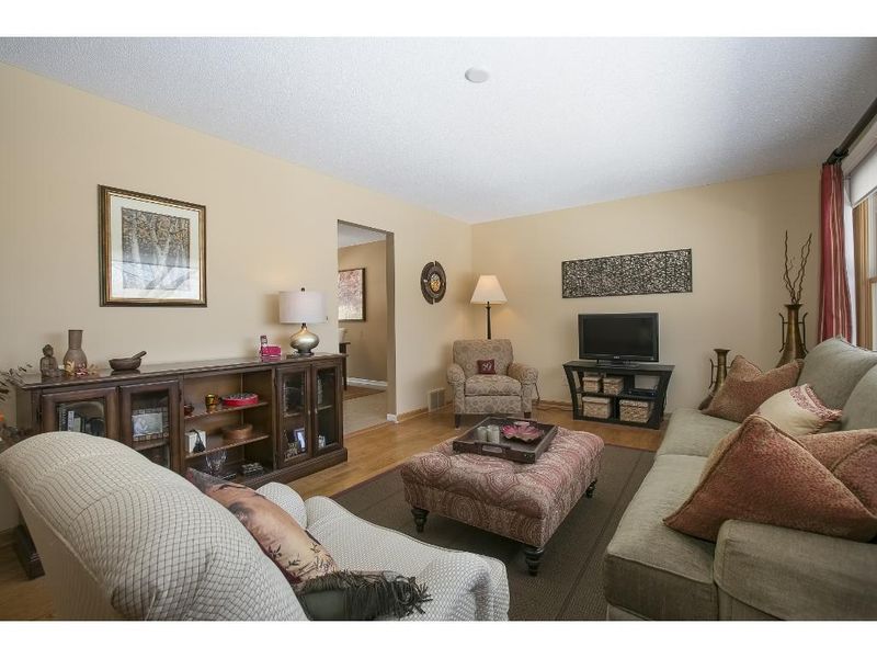 19124 Townline Rd, Minnetonka, MN 55345