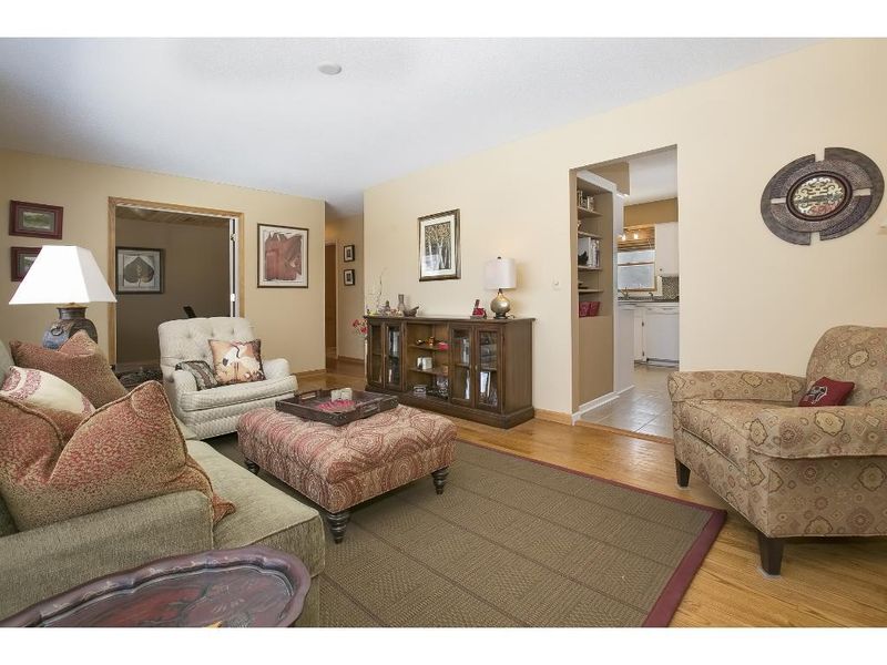 19124 Townline Rd, Minnetonka, MN 55345