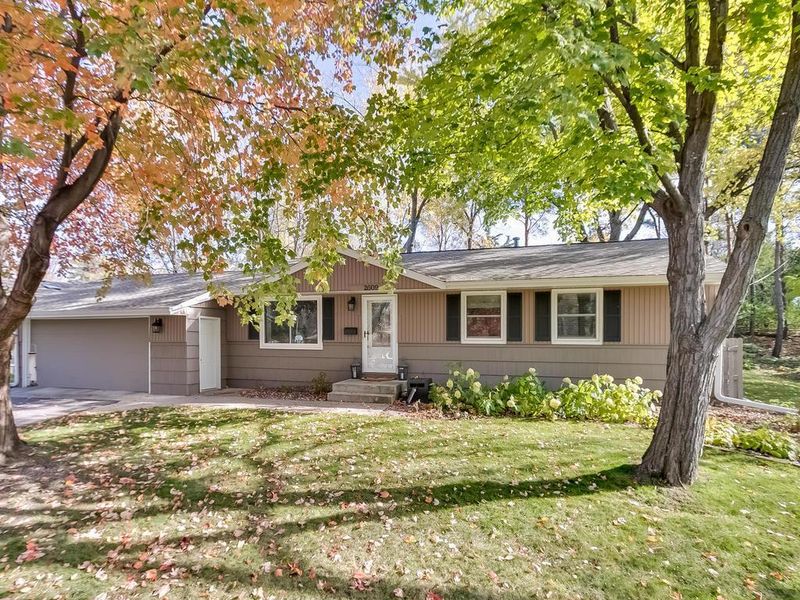2609 Cedar Crest Rd E, Minnetonka, MN 55305
