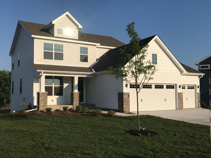 4347 Parkview Cir, Anoka, MN 55303