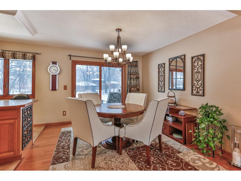 4512 Oak Leaf Dr, Vadnais Heights, MN 55127