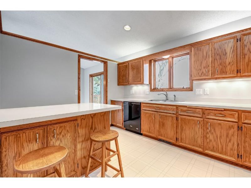 15643 Highview Ln, Apple Valley, MN 55124