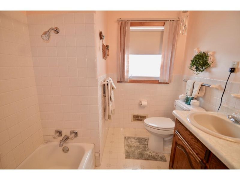150 Main St, Holdingford, MN 56340