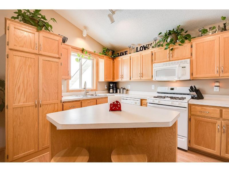 661 Highland Trl, Lino Lakes, MN 55014