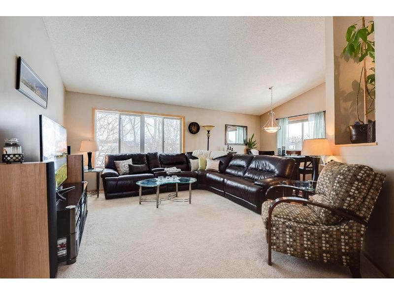 661 Highland Trl, Lino Lakes, MN 55014